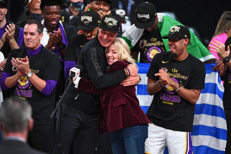 极速赛车开奖记录-ESPN：珍妮将佩林卡&amp;兰比斯等朋友视作家人 把亲生兄妹视作敌人